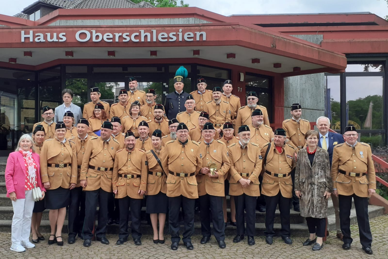 Verein der Heimatfreude des Tarnowitzer Landes,
v.r.i.d.M. Vorstandsvositzender Zbigniew Pawlak